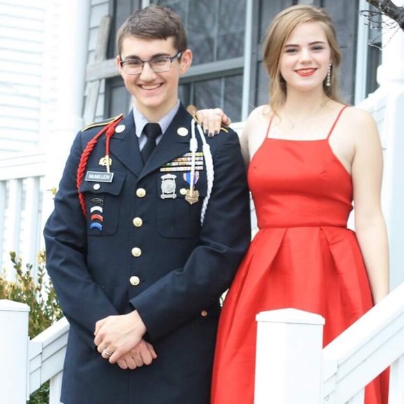 Red ball dress. - Picture 2 of 2